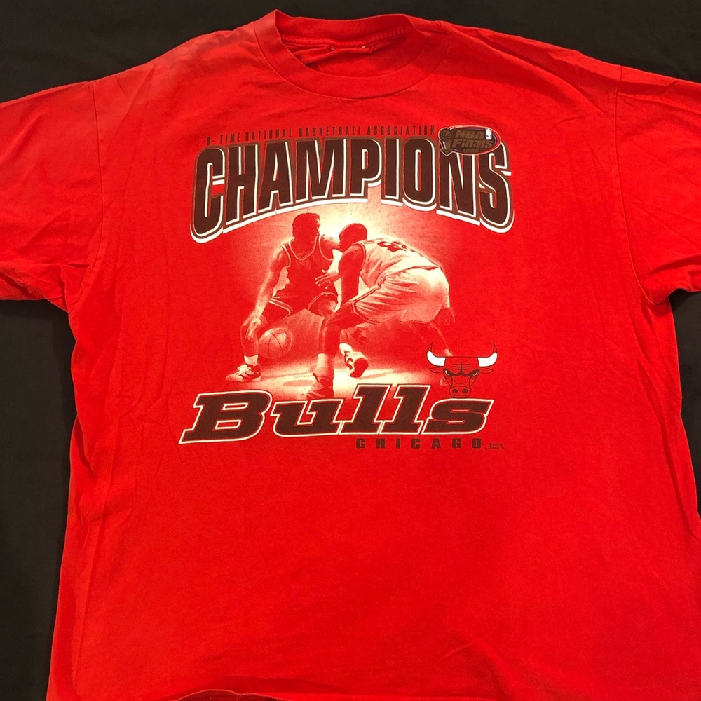 VINTAGE CHICAGO BULLS CHAMPIONSHIP T-SHIRT